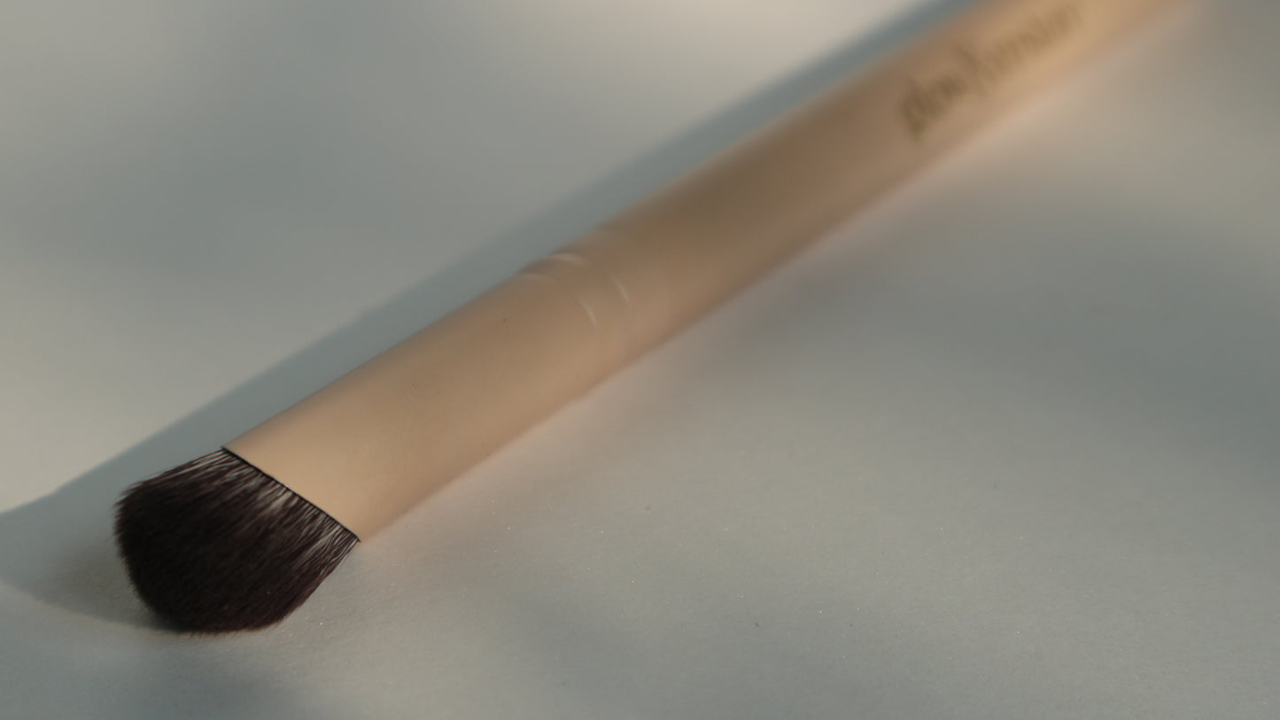 GR13 Curved Concealer Brush