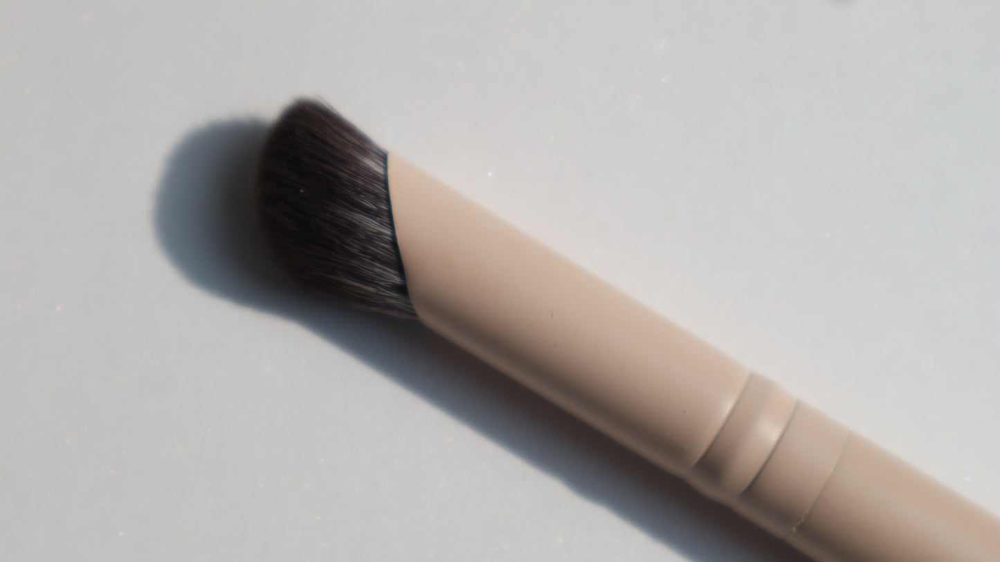 GR13 Curved Concealer Brush