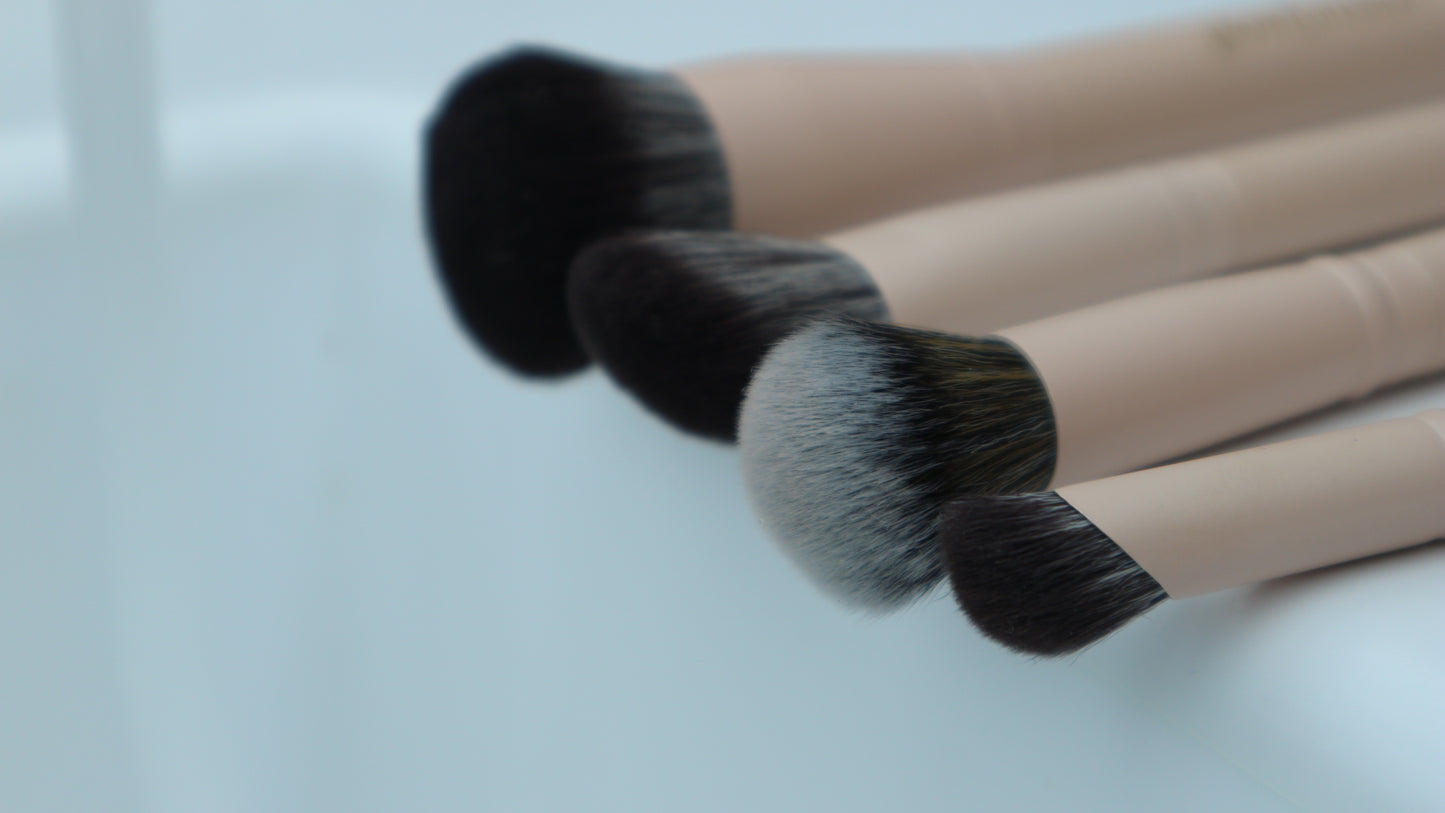 GR13 Curved Concealer Brush